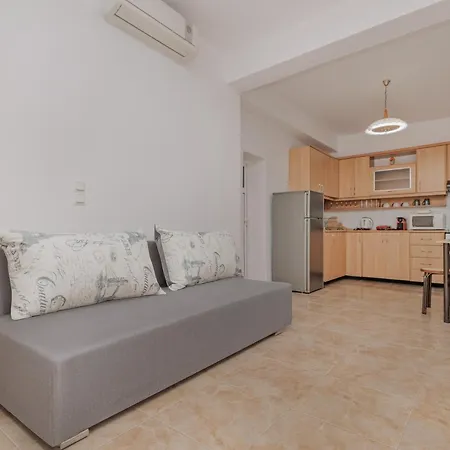 Elena Apartman Meszongí
